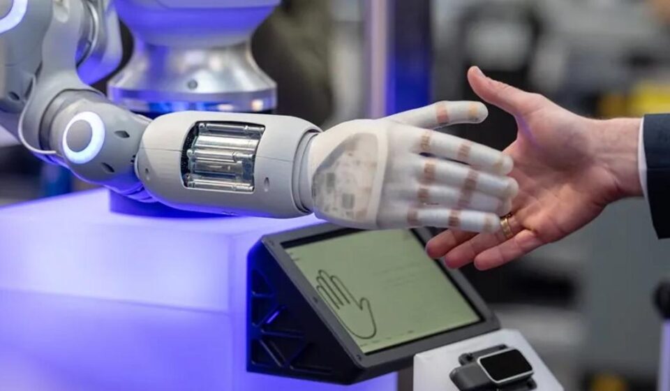 Inteligencia artificial: Expertos piden control humano sobre la IA y Trump llama "bulo" al riesgo