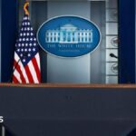 Judge temporarily overturns Trump's White House media ban