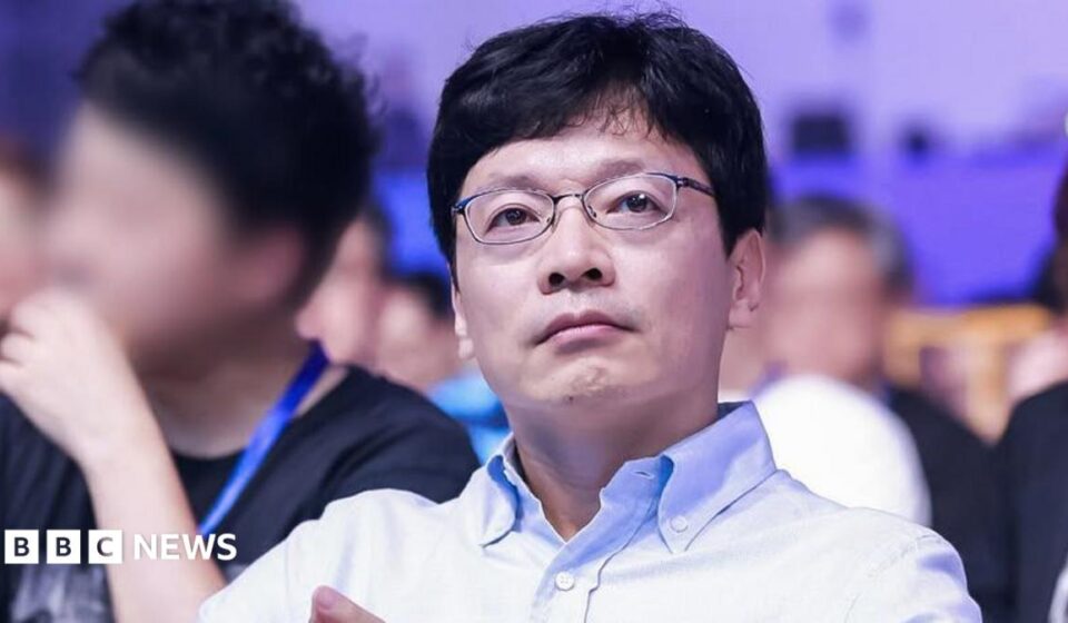 Kwon Hyuk-bin: Tycoon to pay ex-wife $1.87bn in record South Korea divorce settlement