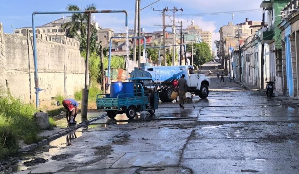 La Habana: El agua ya llega mejor sobre ruedas que por las tuberías