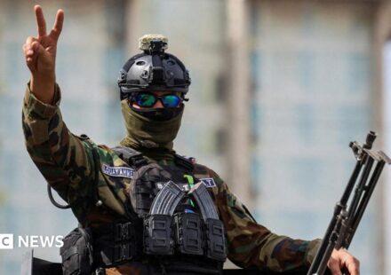 Last UK and US troops leave Iraq as anti-Islamic State mission ends
