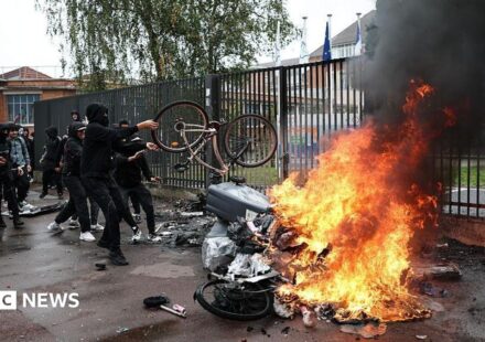 More than 400 detained as France student protests escalate