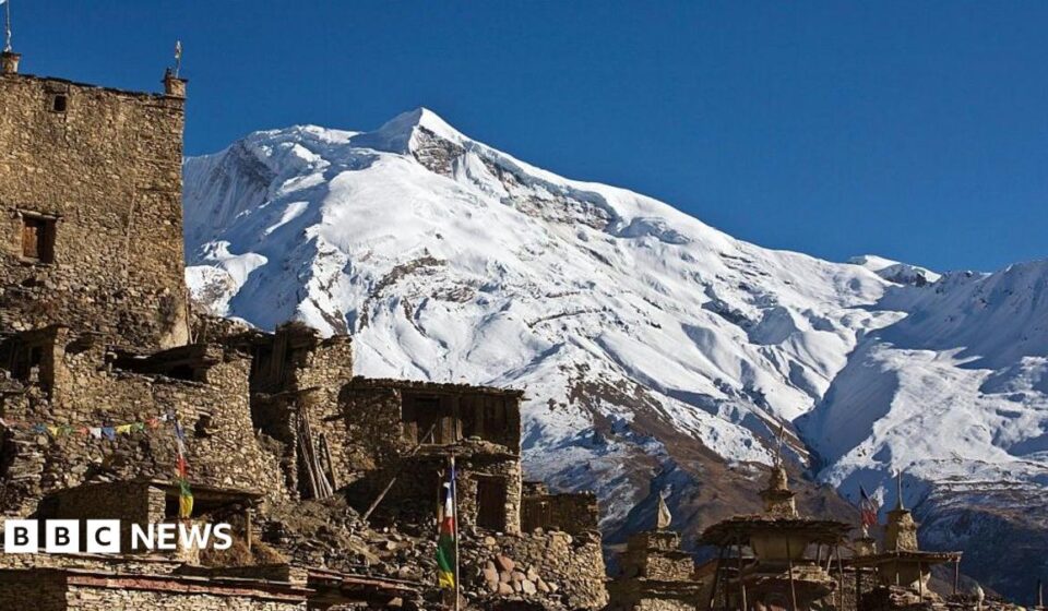 Nepal: Ten climbers missing after avalanche hits Himalayan base camp