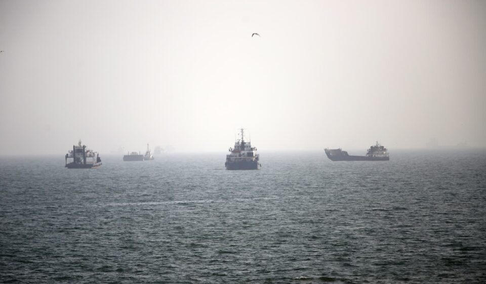 Oil falls after U.S. and Iran talk for hours at UN meeting
