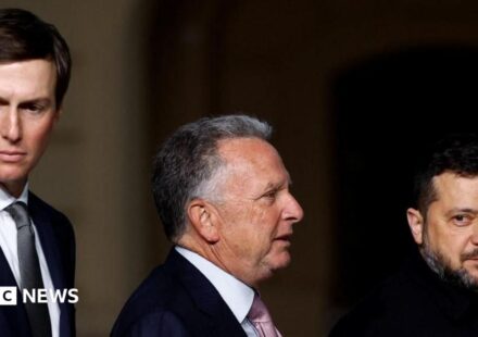 Peace talks rich in symbolism but differences between Russia and Ukraine remain