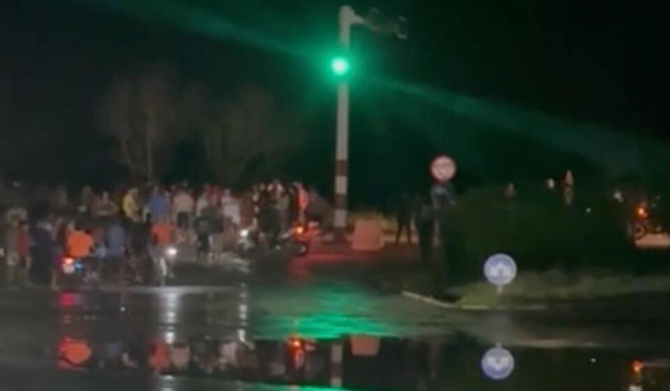 Protestas: La Policía interviene con 10 patrullas para disolver una protesta en Fontanar