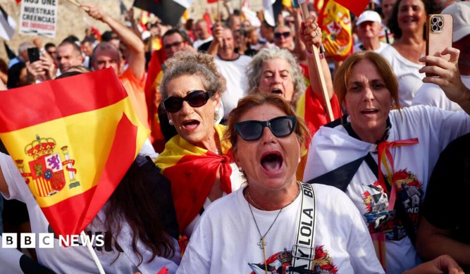 Protests in Spain over government's handling of Ceuta migrant crisis