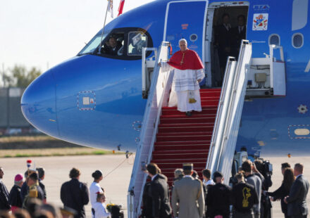REPLAY : Pope Leo XIV arrives in France for four-day visit