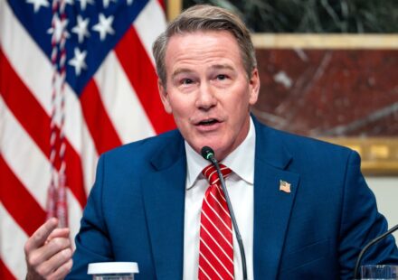 Senate Democrats sink 'toothless' stock trading ban, data center bill