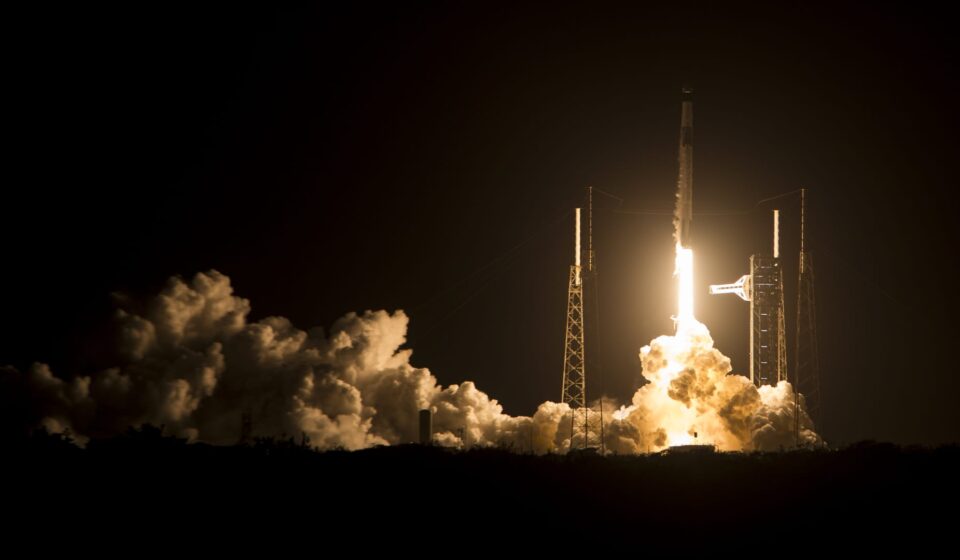 SpaceX scores $950 million from NASA for 3 more crewed flights to ISS