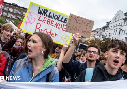 Students strike across Germany against military service
