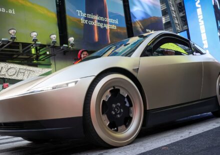 Tesla teases 'no steering wheel, no pedals' ahead of Cybercab update
