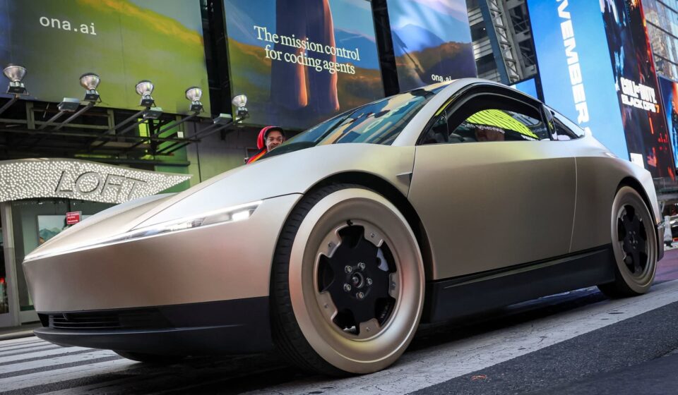 Tesla teases 'no steering wheel, no pedals' ahead of Cybercab update