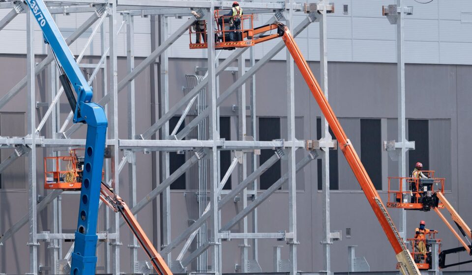 The blue-collar AI job is booming. Will data center backlash bust it?