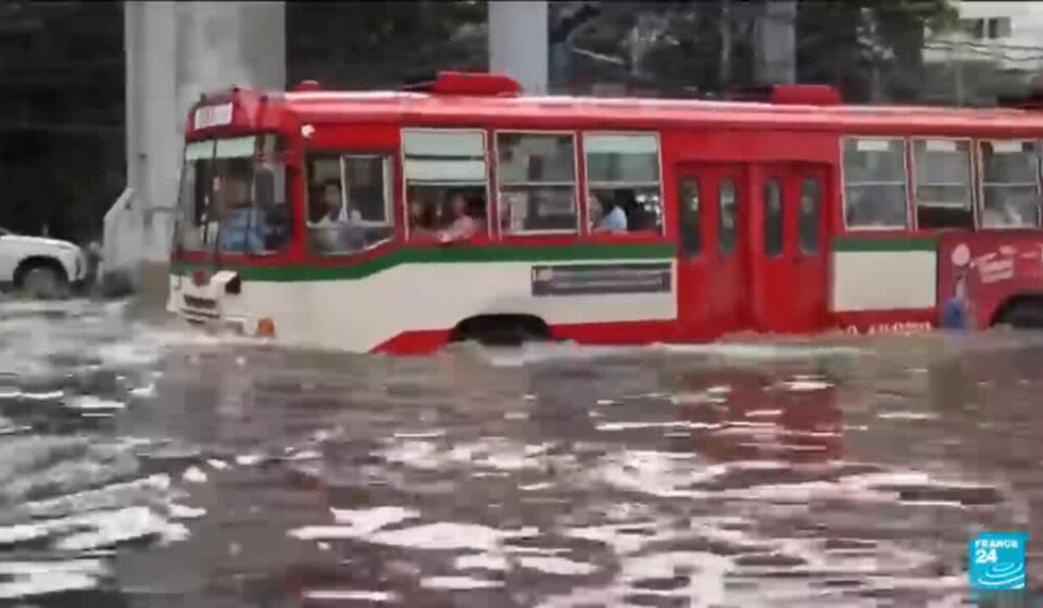Thousands evacuated amid Bangkok floods
