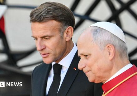 Thousands turn out to greet Pope in France
