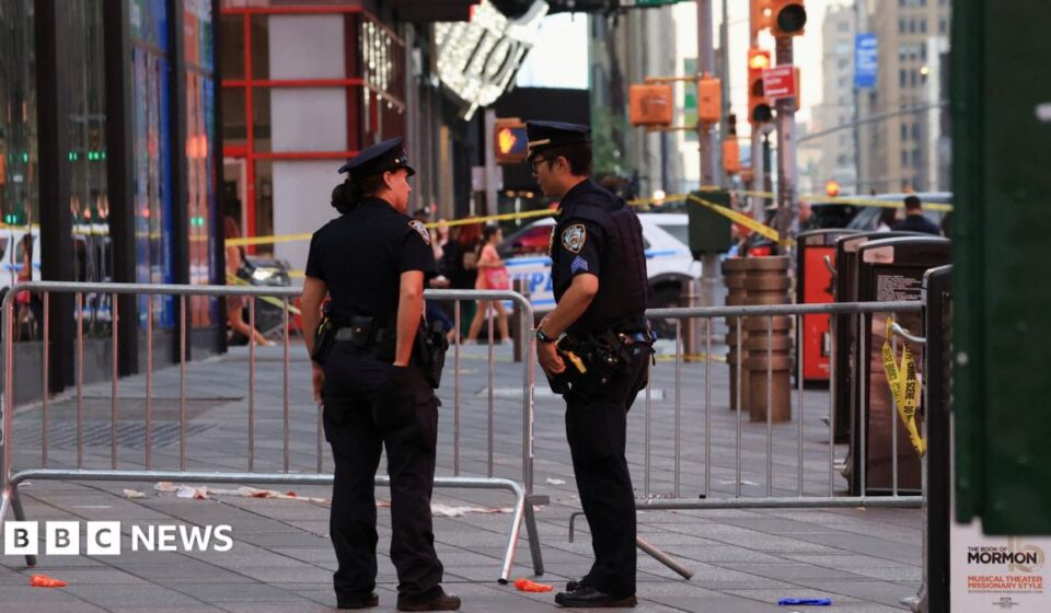 Times Square stabbing: Woman killed and suspect shot dead by police