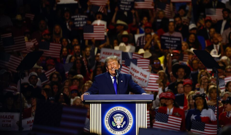 Trump pledges $5,000 'dividend' to Americans if GOP wins midterms