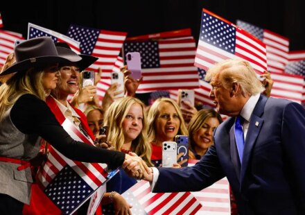 Trump promises $5,000 dividend if GOP holds Congress at convention