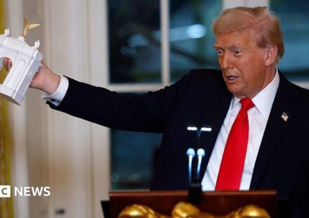 Trump says his triumphal arch will become a military ammunition complex