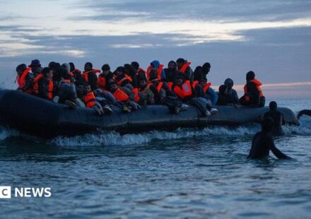 UK-France 'one in, one out' migrant scheme scrapped