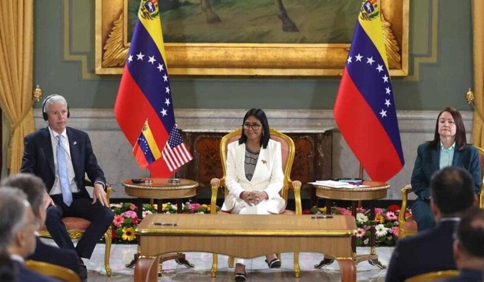 Venezuela: Delcy Rodríguez, obsesionada por quedar bien con EE UU y Trump