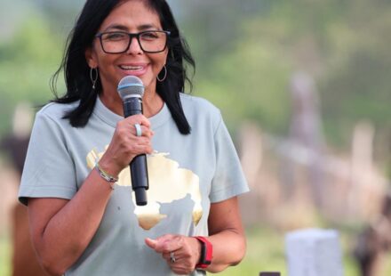 Venezuela: Rodríguez negocia con Vietnam 30 acuerdos en energía y agricultura