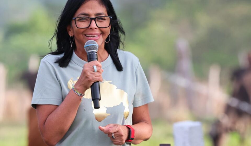 Venezuela: Rodríguez negocia con Vietnam 30 acuerdos en energía y agricultura