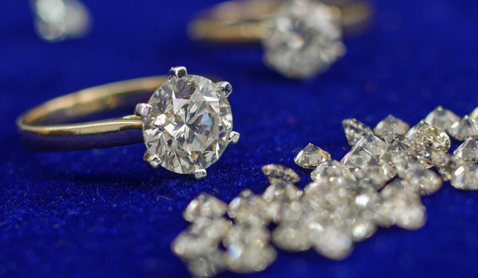 What's behind the fall of diamond prices to record lows