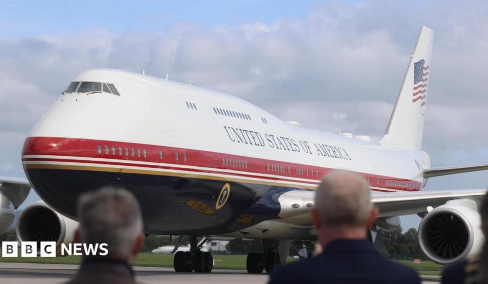 White House bars CNN from travelling with Trump on Air Force One