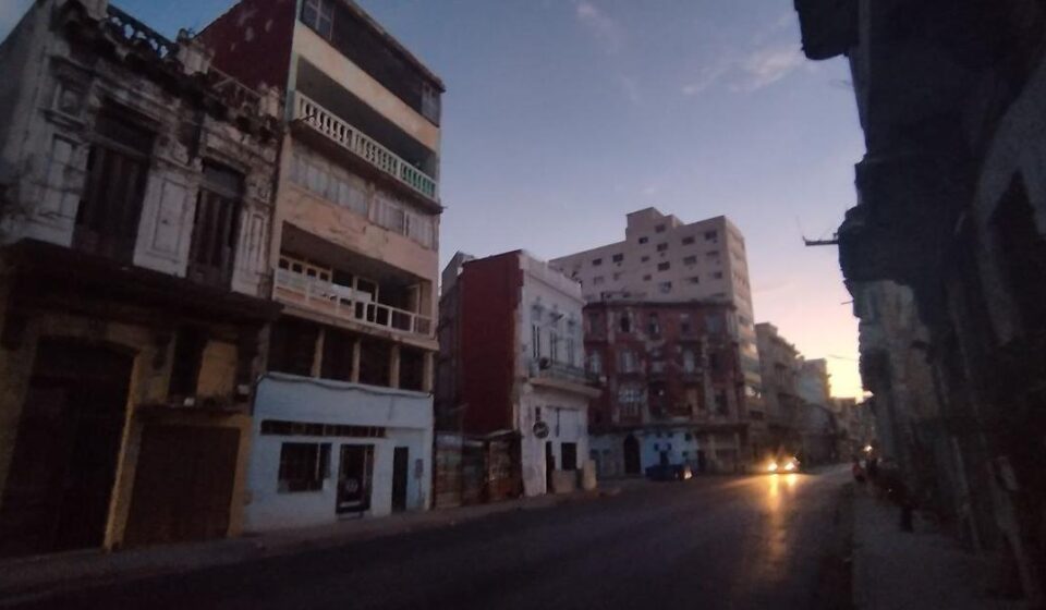 Apagones: La escasez de electricidad en Cuba provoca una “guerra de circuitos”