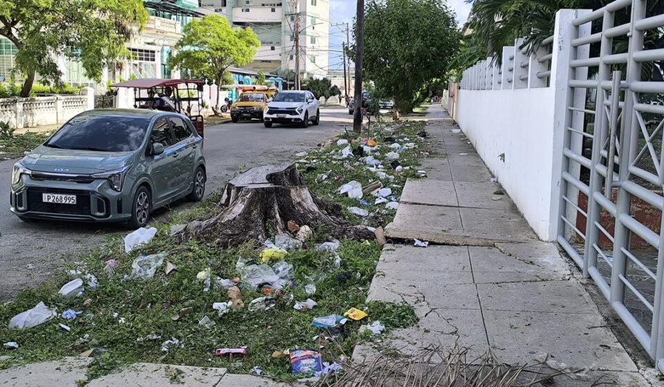 Basura: Recogiendo basura con las manos en La Habana: El Rampeño