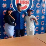 Béisbol: Dos peloteros que abandonaron Cuba firman con equipos de las Grandes Ligas
