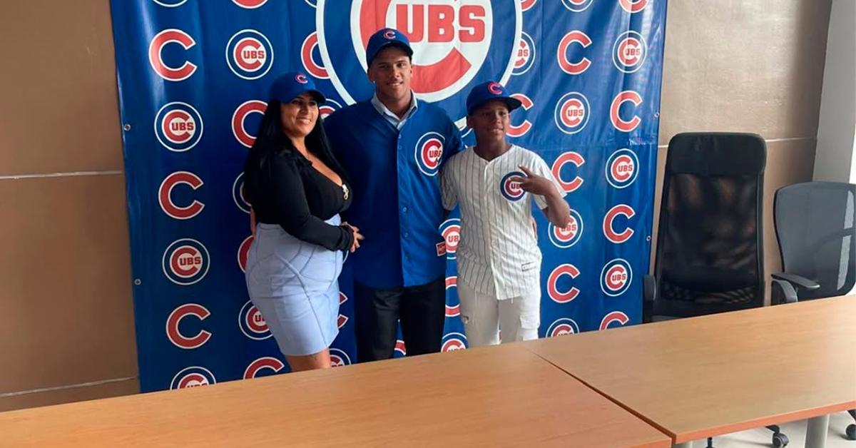 Béisbol: Dos peloteros que abandonaron Cuba firman con equipos de las Grandes Ligas