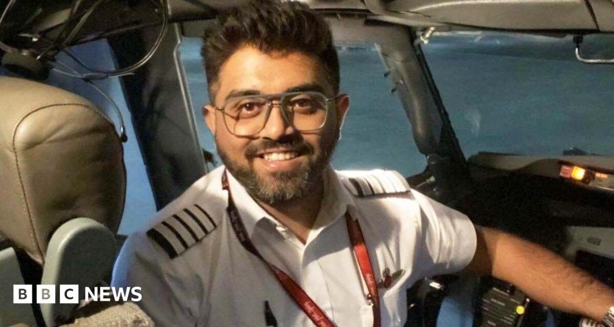 Captain Smit Machchhar: The 'hero' India pilot who was stabbed on Israel-bound flight