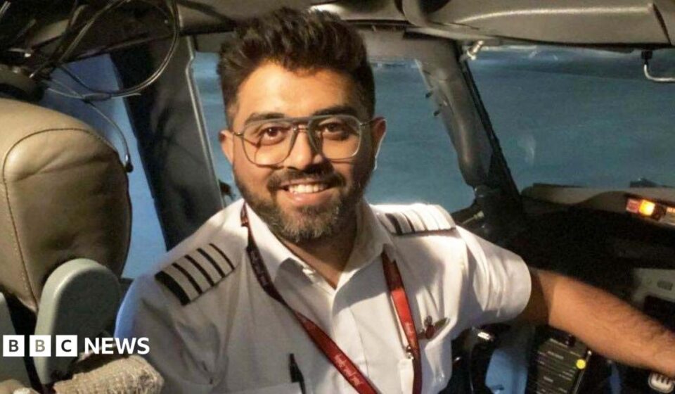 Captain Smit Machchhar: The 'hero' India pilot who was stabbed on Israel-bound flight