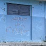 Carteles: "Abajo los Castros", un cartel contra el régimen en Guanabacoa