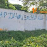 Carteles: “¡Trump, intervención militar ya!”, un nuevo cartel en el cementerio de Mayabe, en Holguín