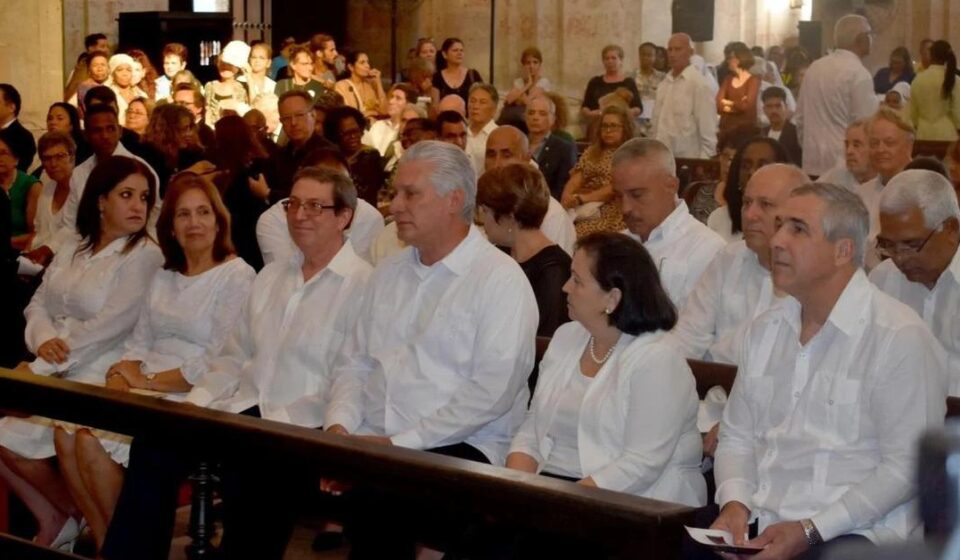 Cuba y la noche: Cuando un régimen marxista necesita que Dios lo salve