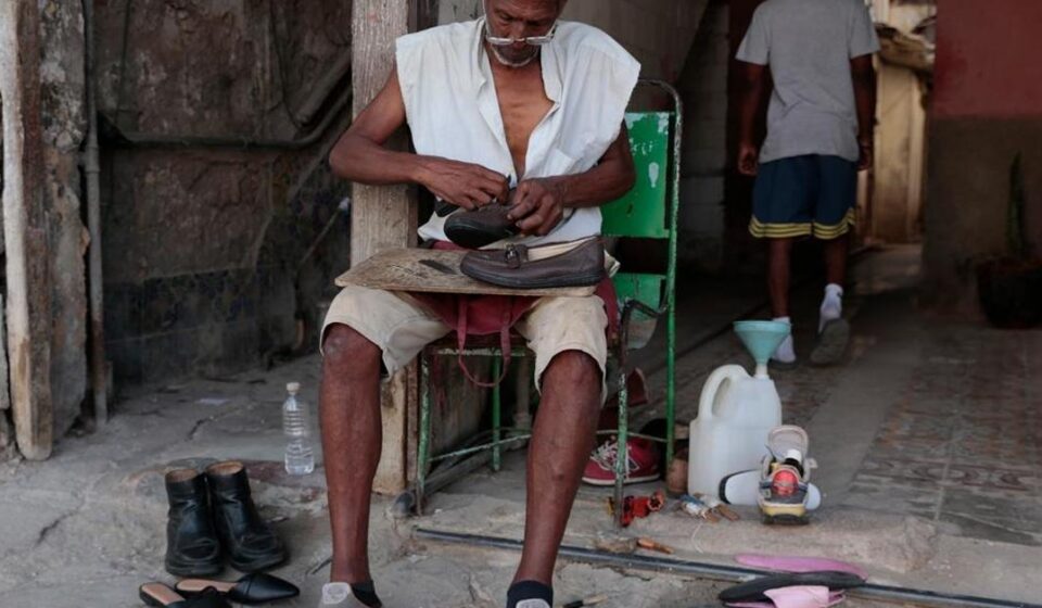 Derechos: Uno de cada cuatro trabajadores cubanos tiene un empleo informal