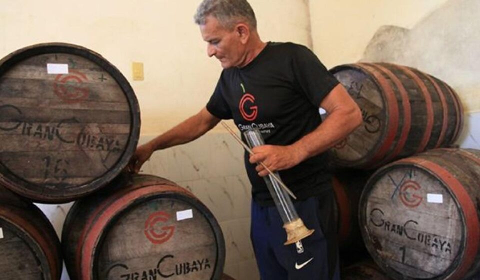 Economía: Una mipyme familiar en Sancti Spíritus lanza su propia marca de ron