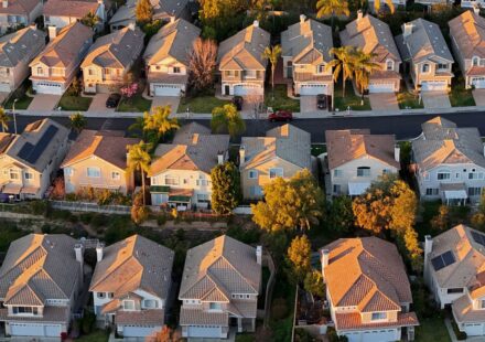 Even more borrowers choose riskier mortgages, as higher interest rates crush affordability