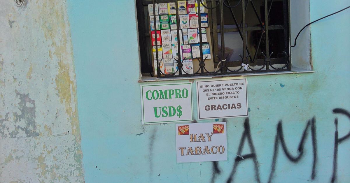 Foto del día: "Evite disgustos", la guerra contra los billetes pequeños en Cuba
