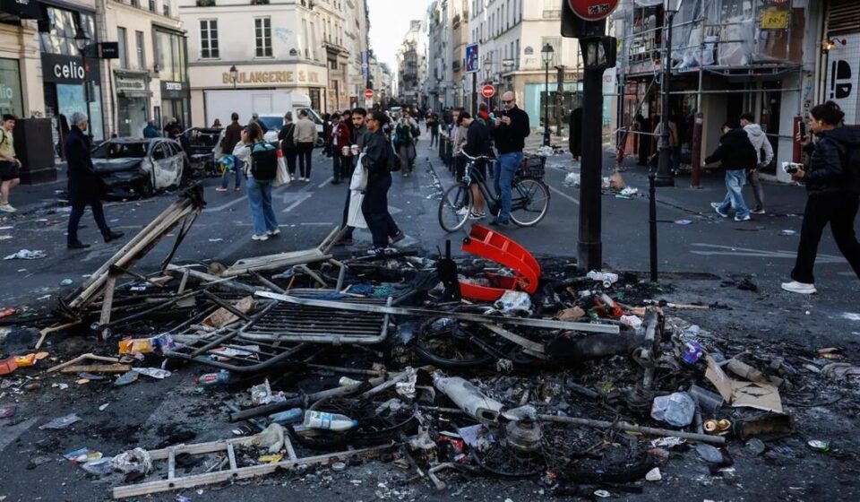 Francia: Admiten la pérdida de control de las protestas en ciudades