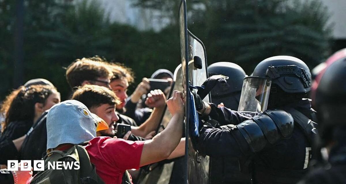 French school protests send shivers down the government's spine