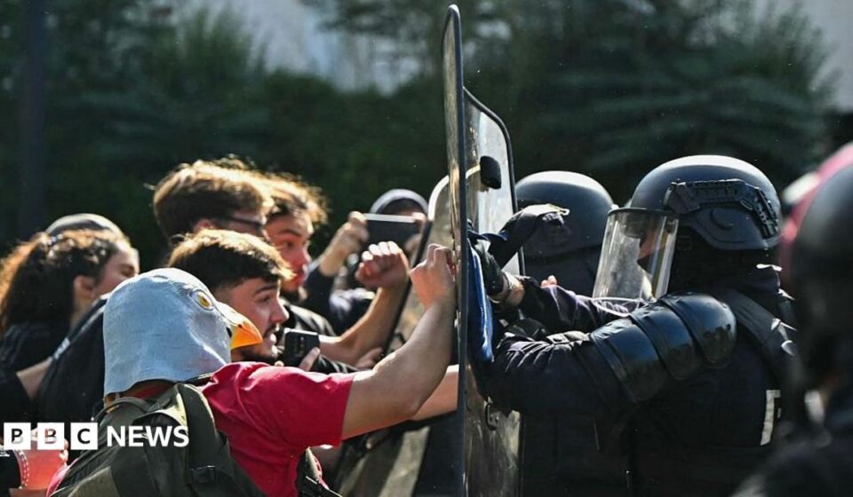 French school protests send shivers down the government's spine