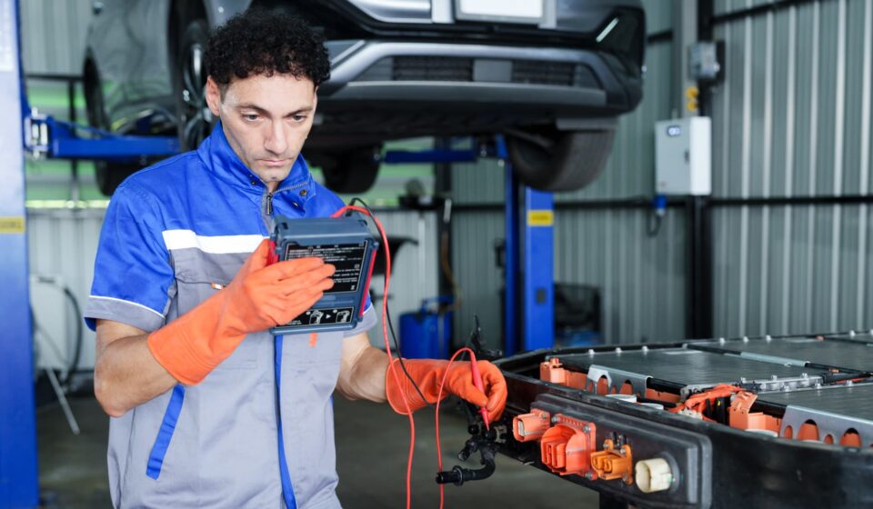 High-tech vehicles are costing mechanics and customers more