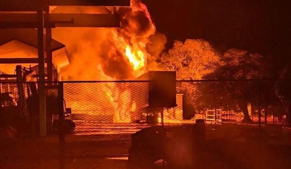 Incendio: Incendio de un tanque de combustible de Azcuba en Manzanillo