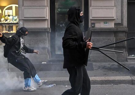 Italy and France deploy military to contain weekend migrant riots