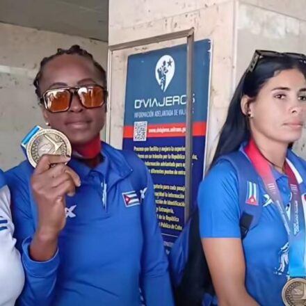 Juegos Centroamericanos: Las medallistas de hockey sobre césped reciben 154 dólares de "estímulo"